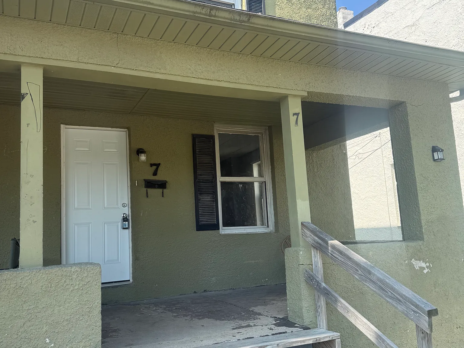 2 bed, $1,200 — Photo 2