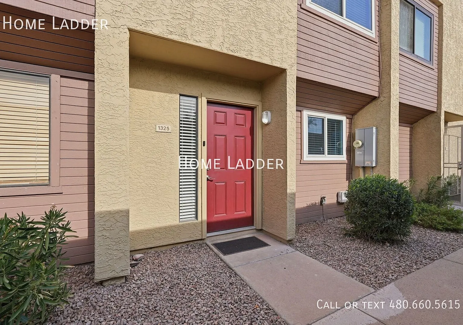 Beautifully Remodeled 2BR/2.5BA Townhouse walking distance from ASU! — Photo 1