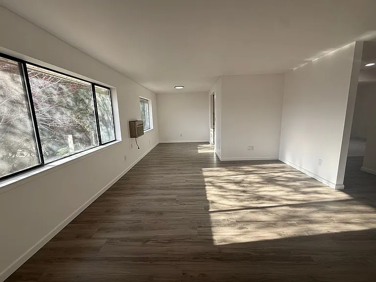 623 N Baker Ave — Photo 5