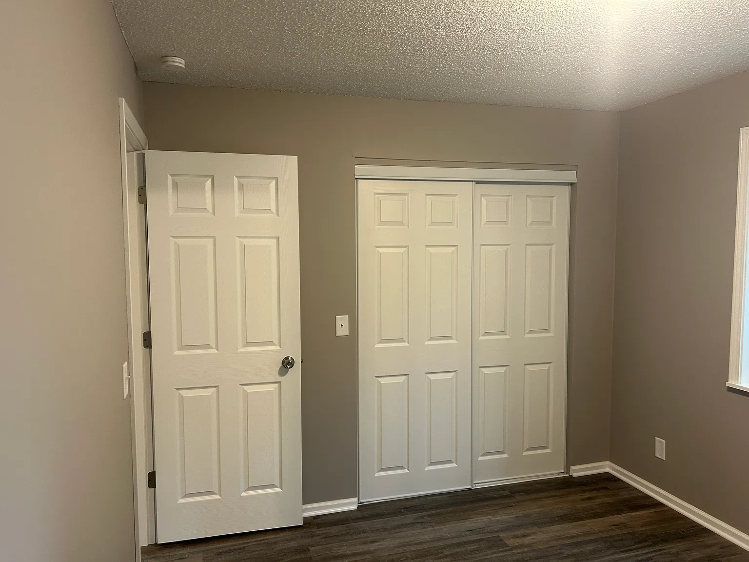 2 bed, $1,100 — Photo 3