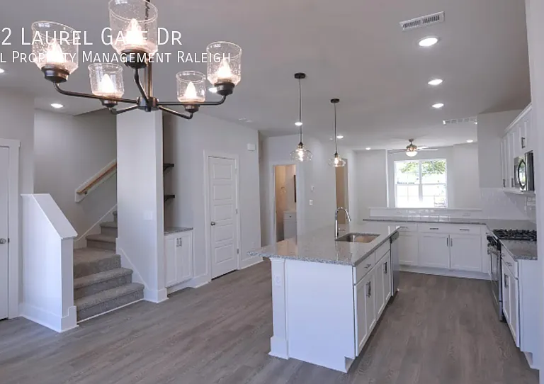 802 Laurel Gate Dr — Photo 2