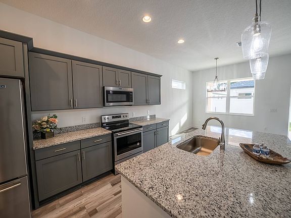 5th image of 4720 SE 25th Loop