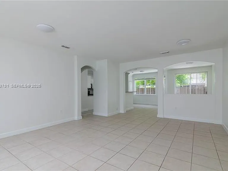 3126 NW 101st Ct #Townhouse 3126 — Photo 9