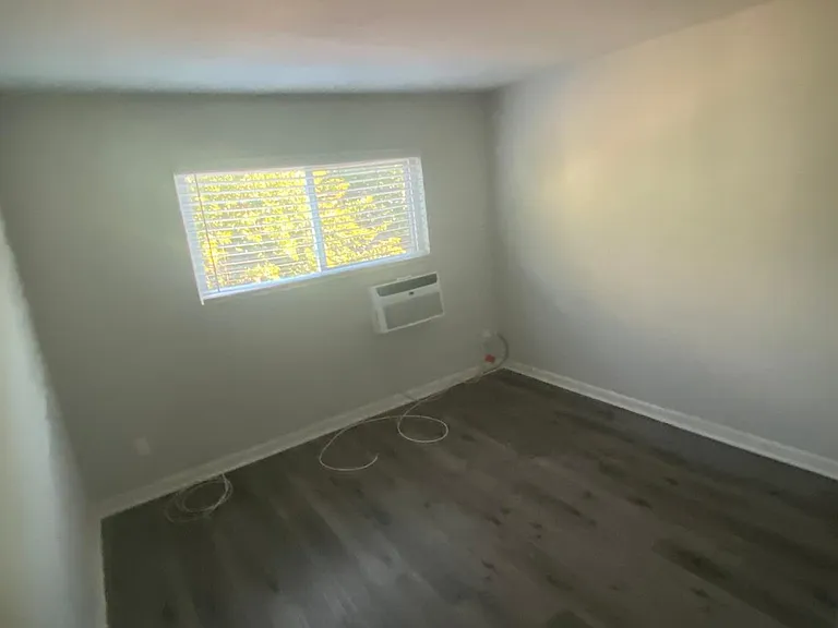 11460 Riverside Dr — Photo 11