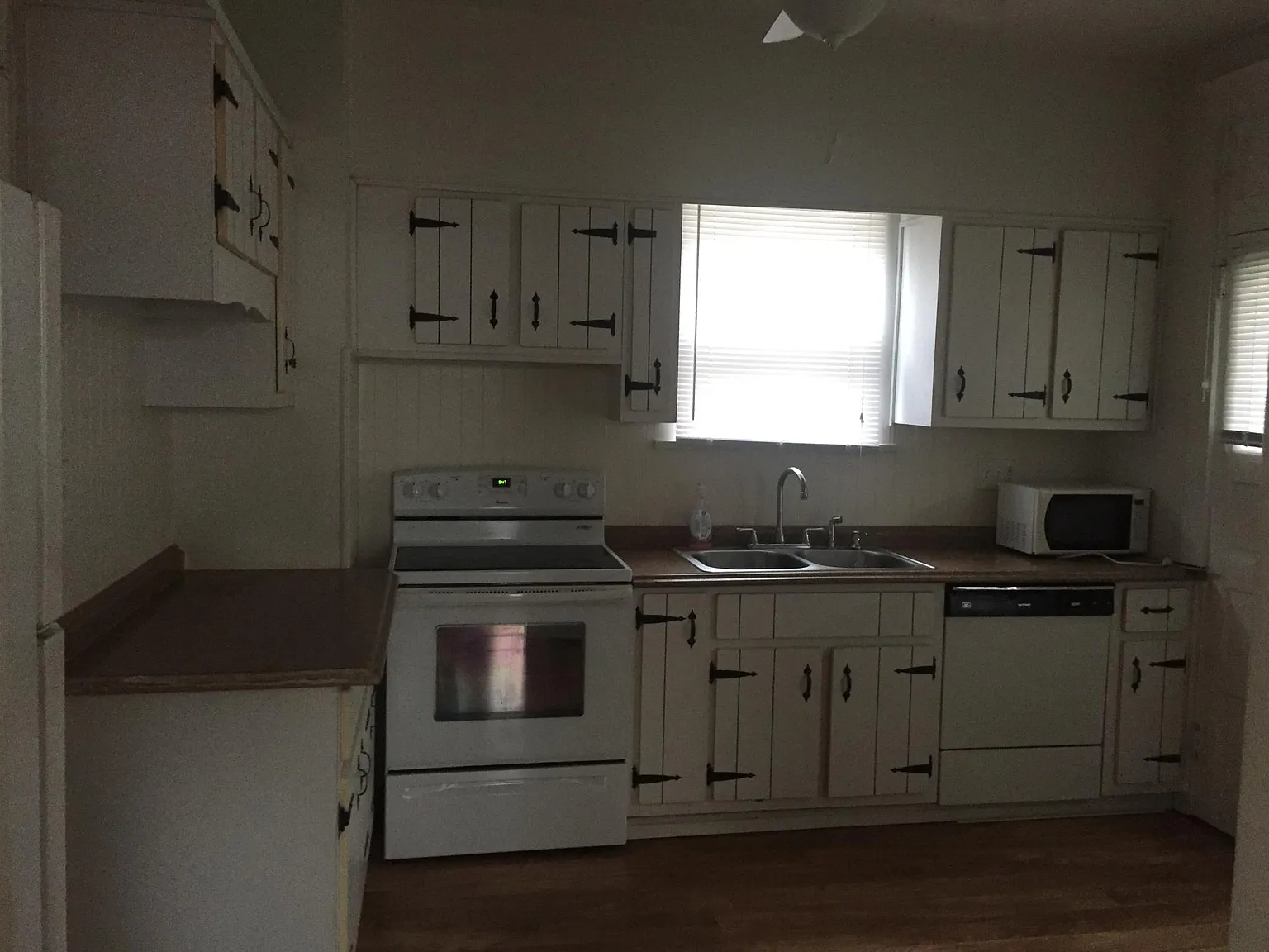 423 Center Ave — Photo 3
