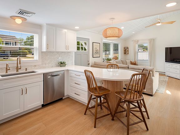 4th image of 16 Flagler Avenue
