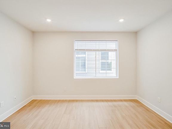 5th image of 646 N 32nd St Unit 3