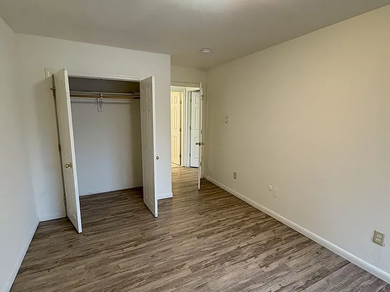 University Park Apartments near Cornell University — Photo 328