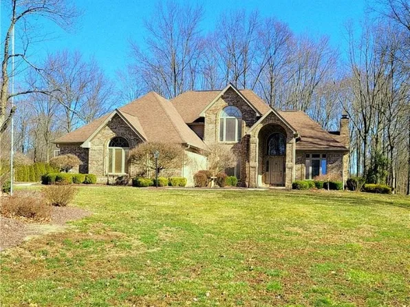 2375 Twelve Oakes Dr, Hermitage, PA 16148