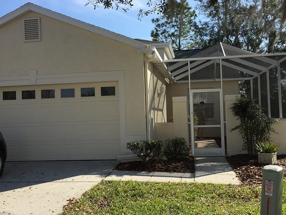 20914 Eustis Rd