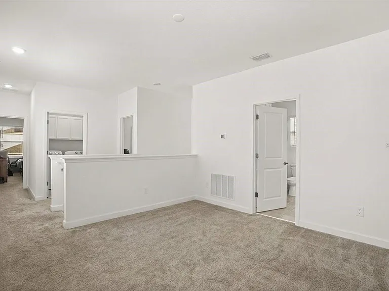 2999 Addison Blvd — Photo 12