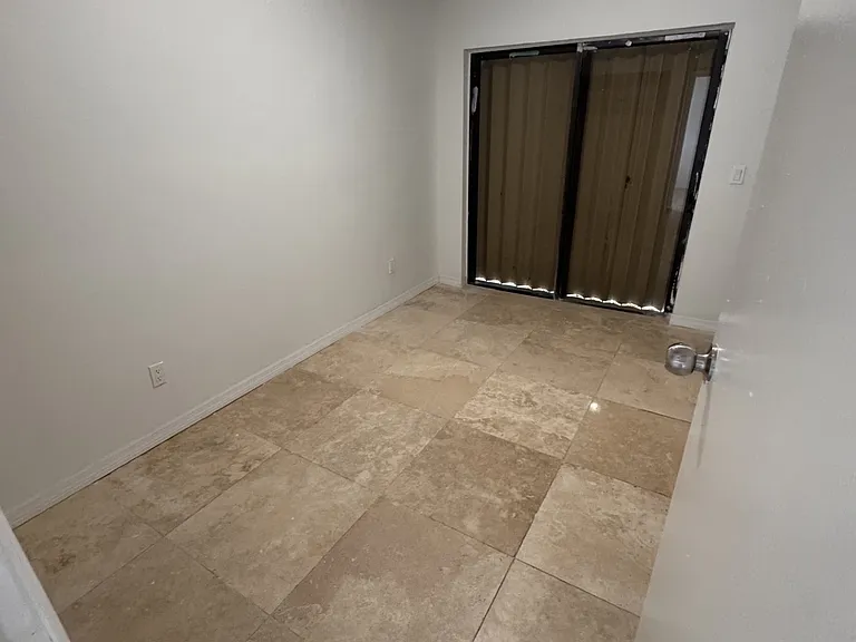 200 SW 20th Ave #2 — Photo 8