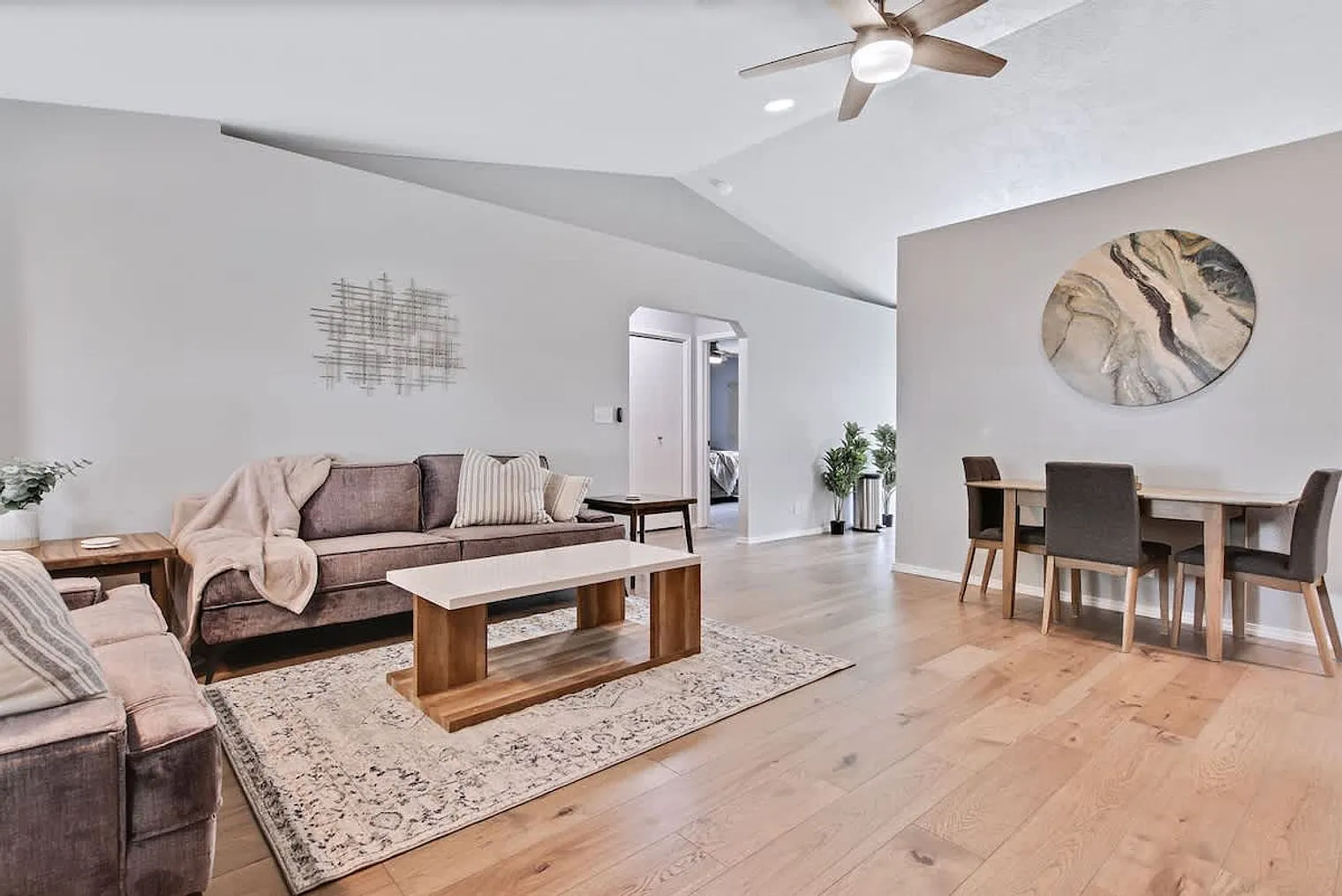 3 bed, 2.0 bath, $6,031 — Photo 4