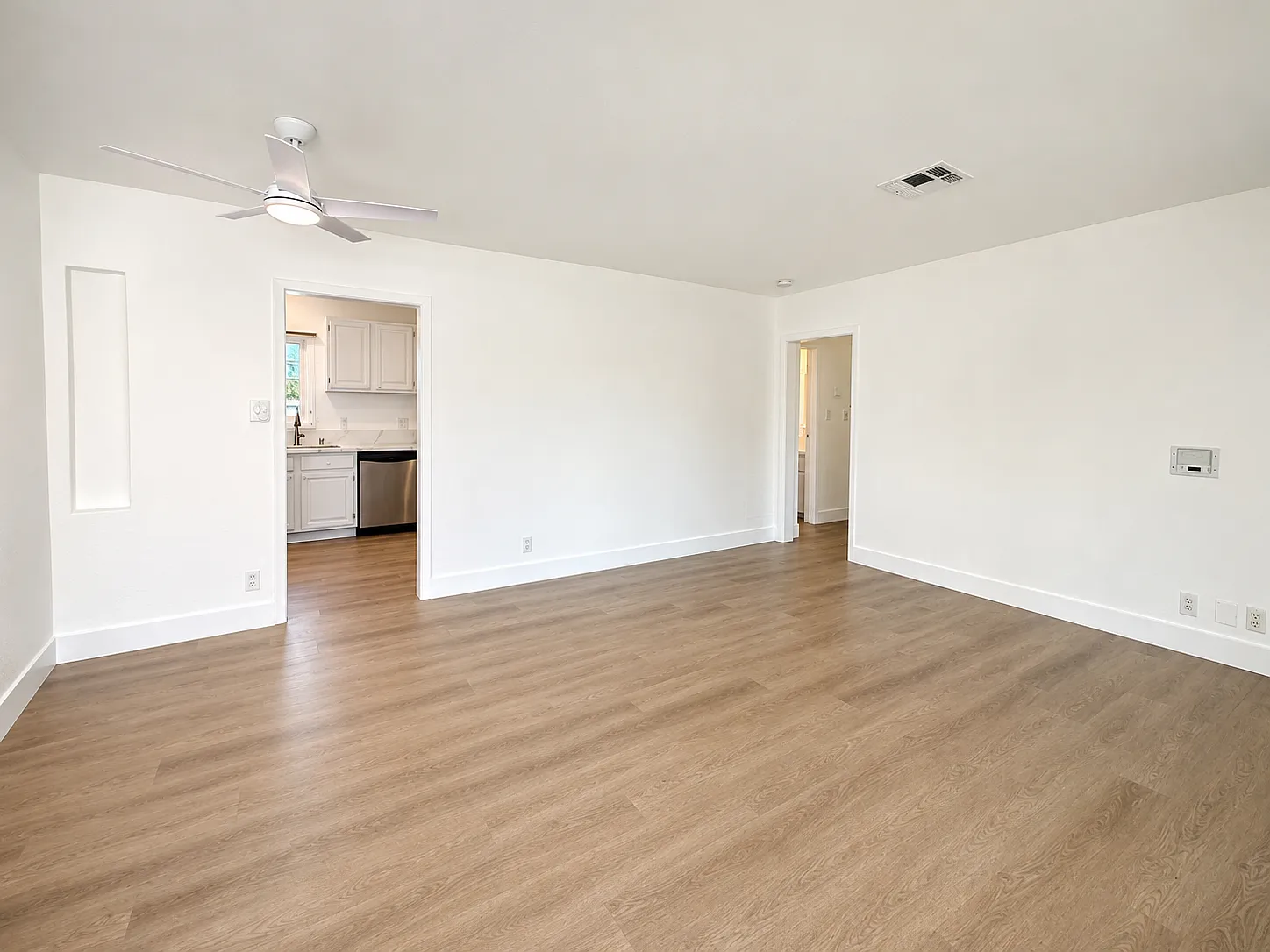 917 N Mariposa St — Photo 2