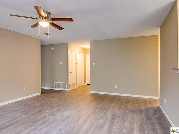 5th image of 301 W Anderson Ave