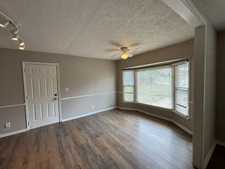 6525 Gregg Dr — Photo 10