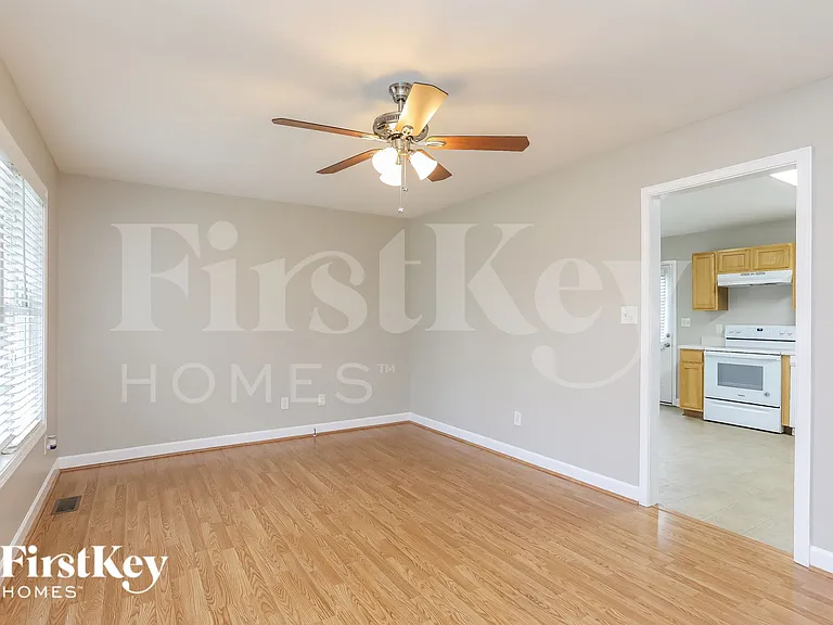 425 Kellywood Ct — Photo 2