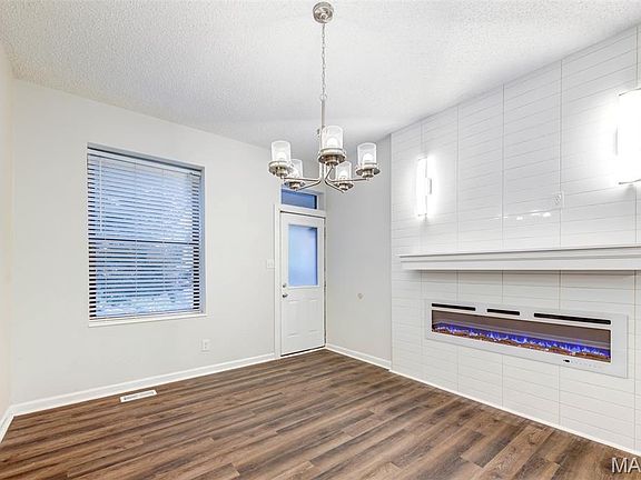 3rd image of 4337 Swan Ave