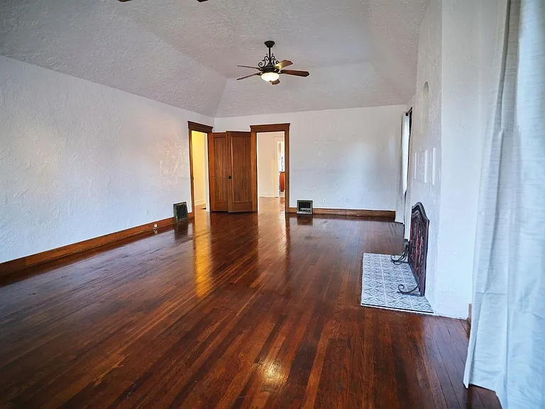 935 E Clinton Ave — Photo 8