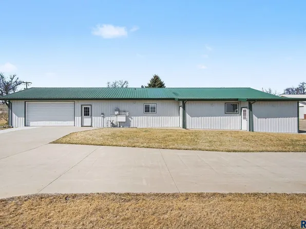 233 E Main St, Ramona, SD 57054