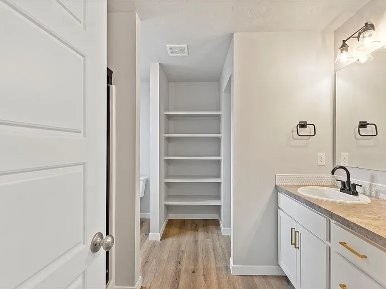 2741 E Jasmine St — Photo 4