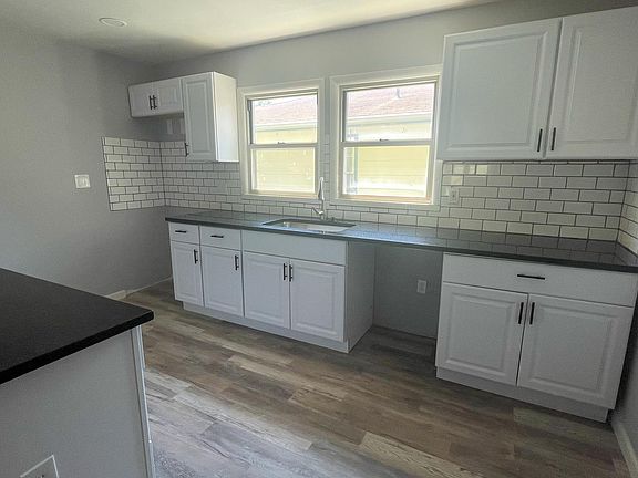 5th image of 4426 Woodland Ave
