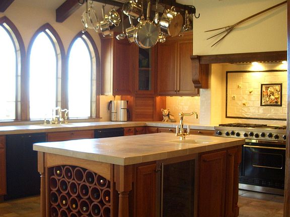 expansive kitchen w/fireplace