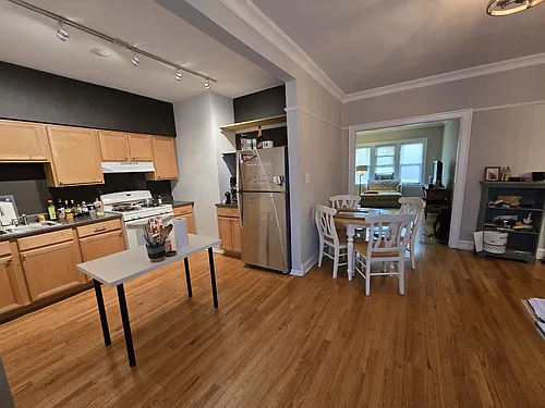 2107 W Argyle St #1 Photo 1