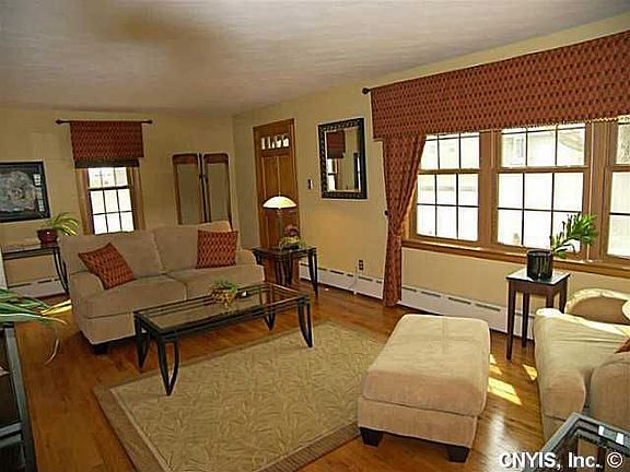 3rd image of 18 Virginia St