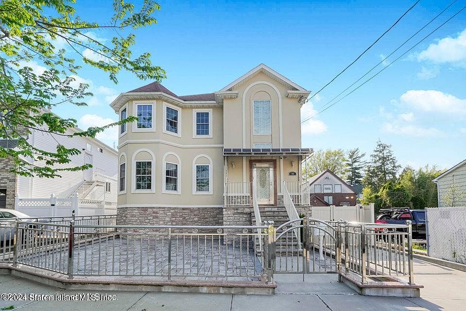 1st image of 90 Bartlett Ave
