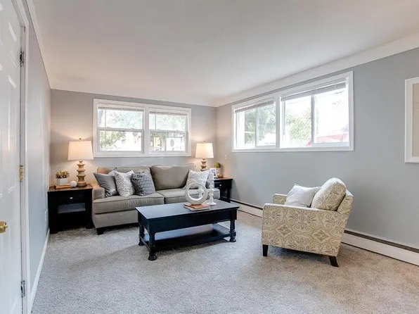 914 Burr St, Saint Paul, MN 55130