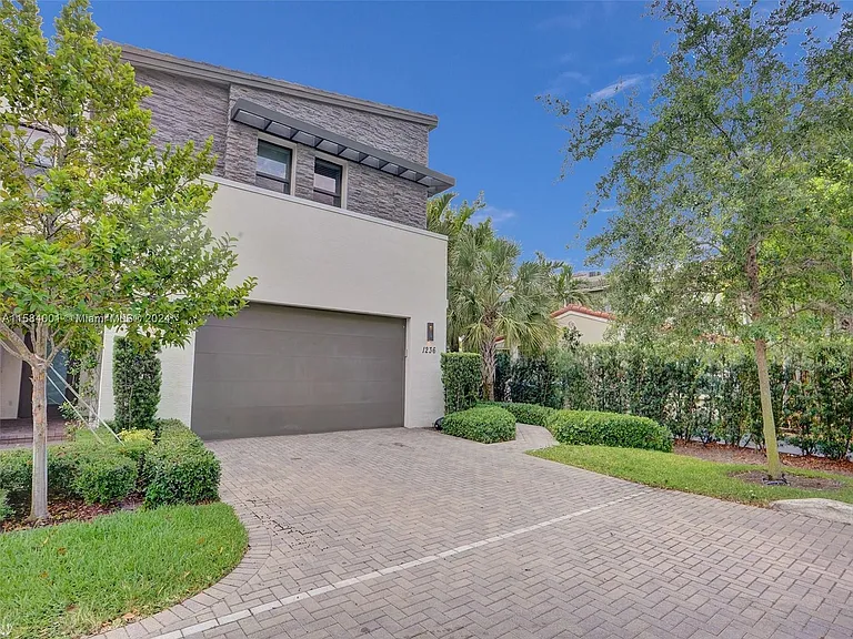 1236 SW 4th Ave — Photo 25