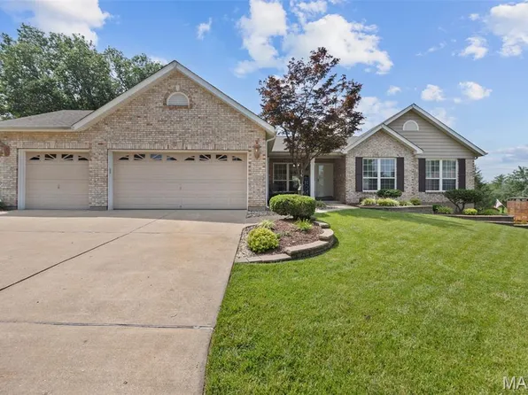 5046 Castle Douglas Dr, Saint Peters, MO 63304
