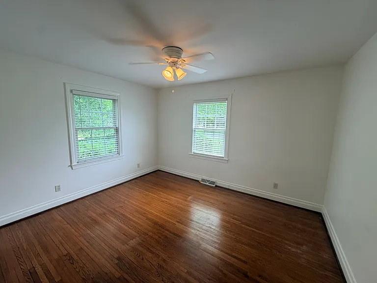 1411 Richland Dr — Photo 2