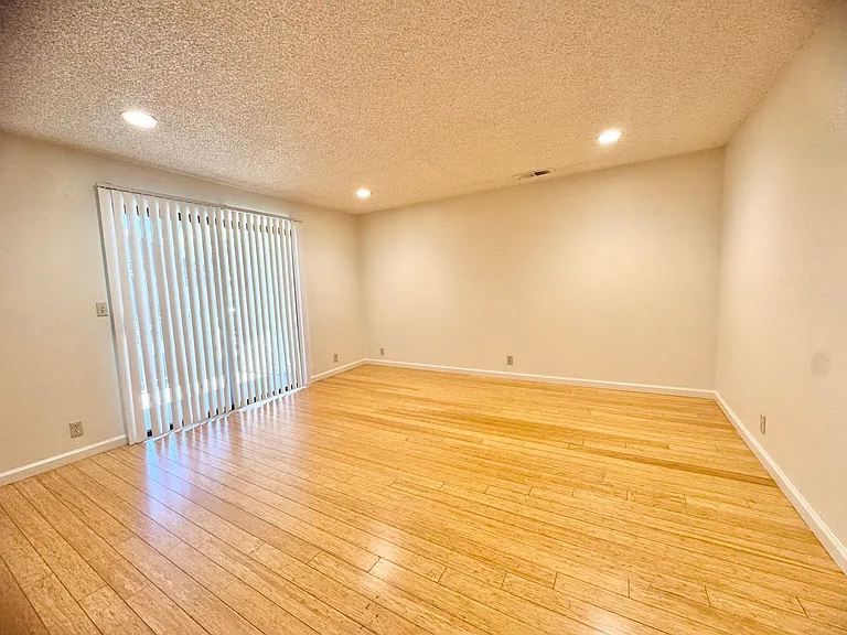 Stadium Village Apartments — Photo 33