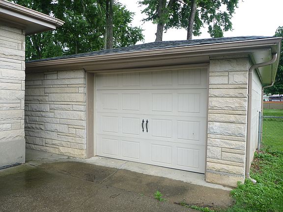 3rd image of 7519 Jamaica Dr