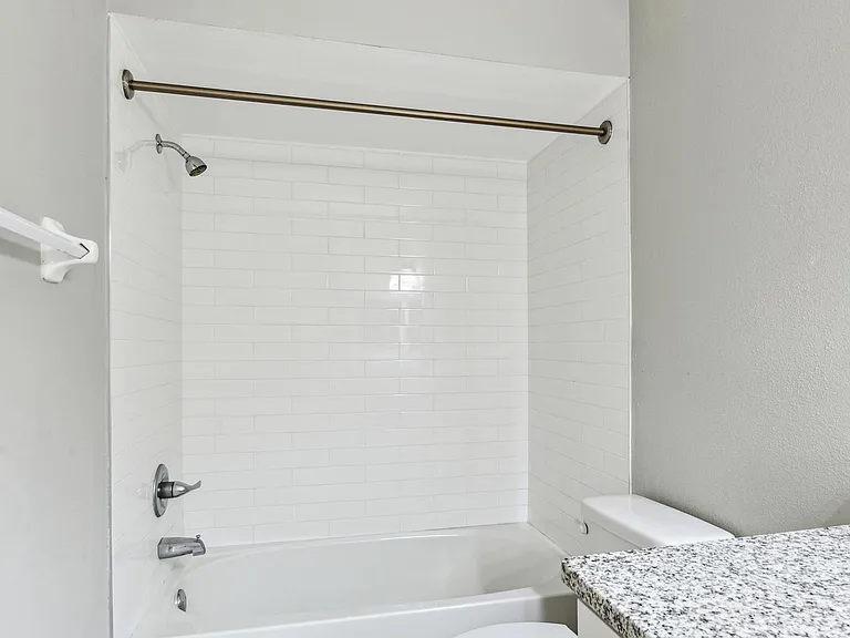411 S Willow Ave — Photo 20