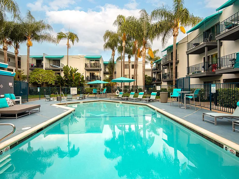 Catalina Pacific Apartments — Photo 19