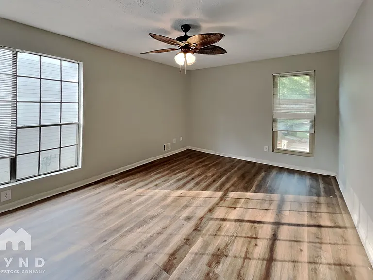 785 Edenton Ct — Photo 7