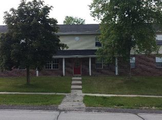 2106 Sylvan Way APT 3, West Bend, WI 53095