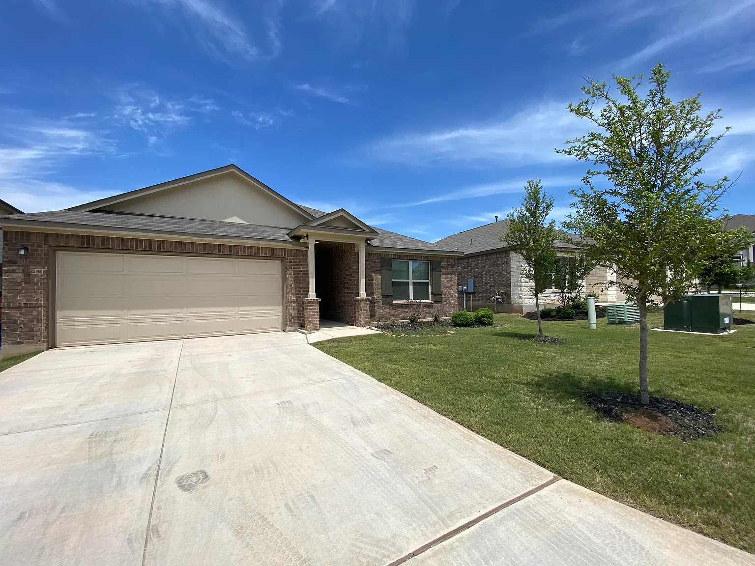 3 bed, 1594 sqft, $1,995 — Photo 2
