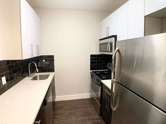2nd image of 21 W 131st St #1B