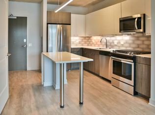 1035 W Addison St #1B, Chicago, IL 60657