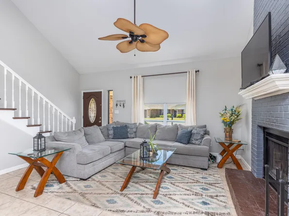 650 Reynolds Cir, Mary Esther, FL 32569