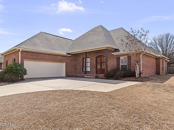 3rd image of 716 Huntington Cv