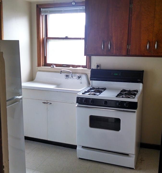 2nd image of 305 W 16th St APT 4