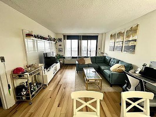 3rd image of 2540 Shore Blvd APT 15B