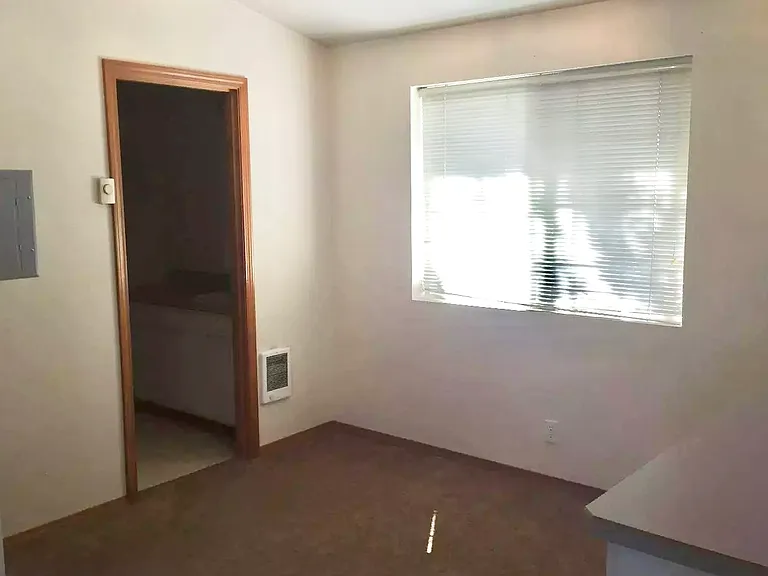 1442 NE Tucson Way #C — Photo 5