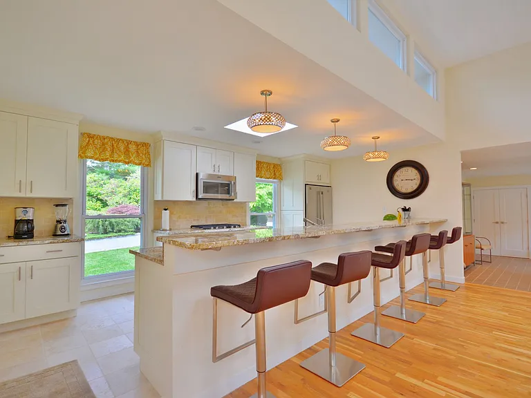 Peconic Hills Dr — Photo 2