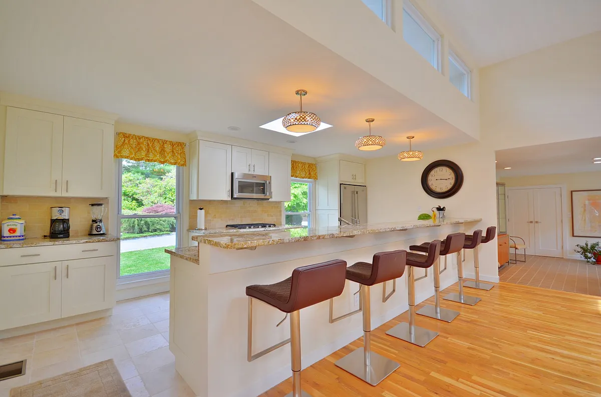 Building Photo - Peconic Hills Dr